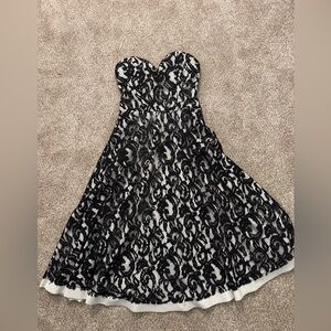 Elegant Black Lace Strapless Dress